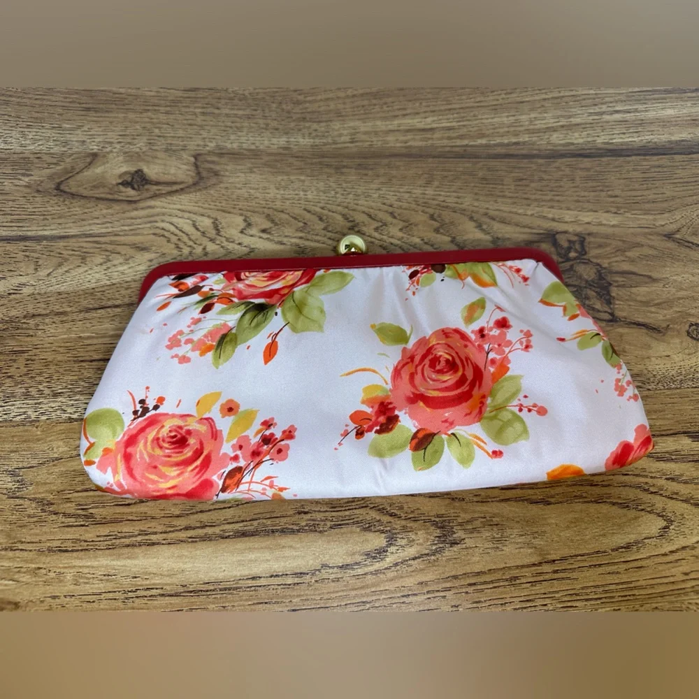 Banana republic clutch pink with roses like new - Picture 3 of 6